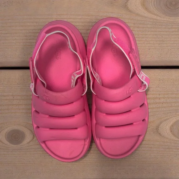 **like new** UGG Women’s Vibrant Pink Sandals - Picture 5 of 9